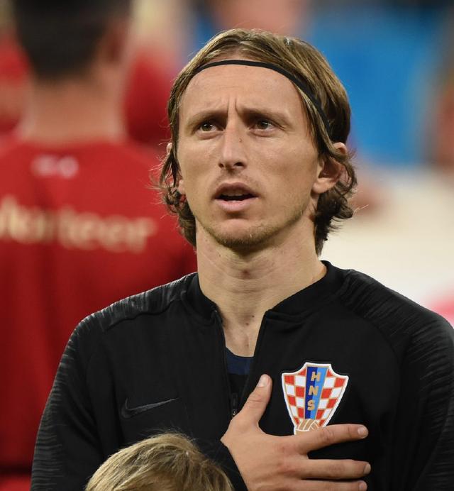 顺应民意？东体：国足或变阵双后腰，塞鸟前腰＆解放韦世豪