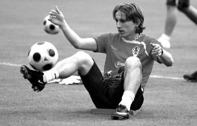 波士顿红袜在 2018 年夺得队史第 9 冠，穆奇·贝兹获选美联年度 MVP