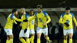 线上德扑 vs 线下德扑：新手适应环境的指南（线上与线下德州扑克：新手环境适应指南）