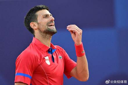 虽然他表现 虽然他表现